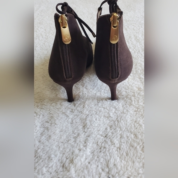 Adrienne Vittadini Fealy Women US 7.5 M Brown 90s Bootie Pump Heel‎ Suede - Picture 5 of 14